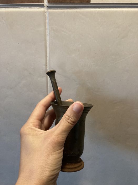 Almofariz antigo com pilão