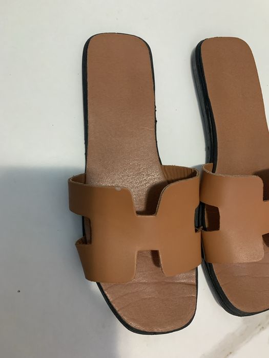 Klapki w stylu Hermes roz. 37