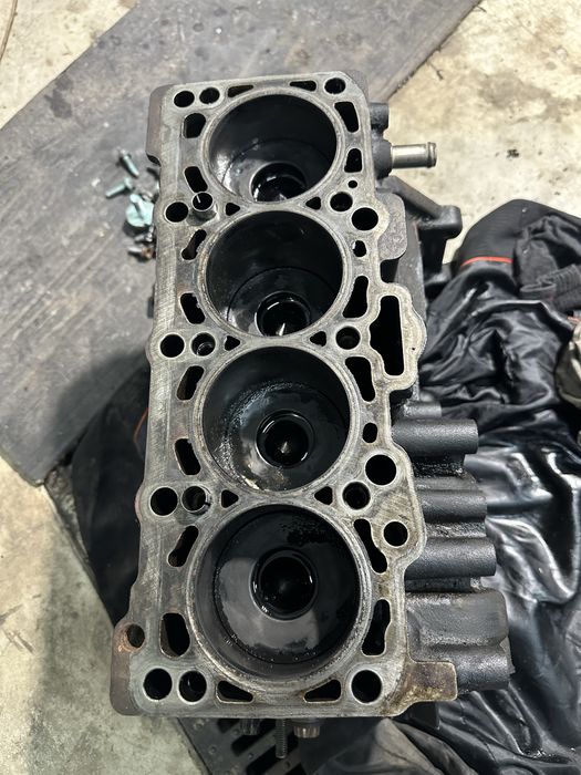 Блок циліндрів BKD 2.0 TDI skoda A5 vag groupe vw в зборі комплектуючі