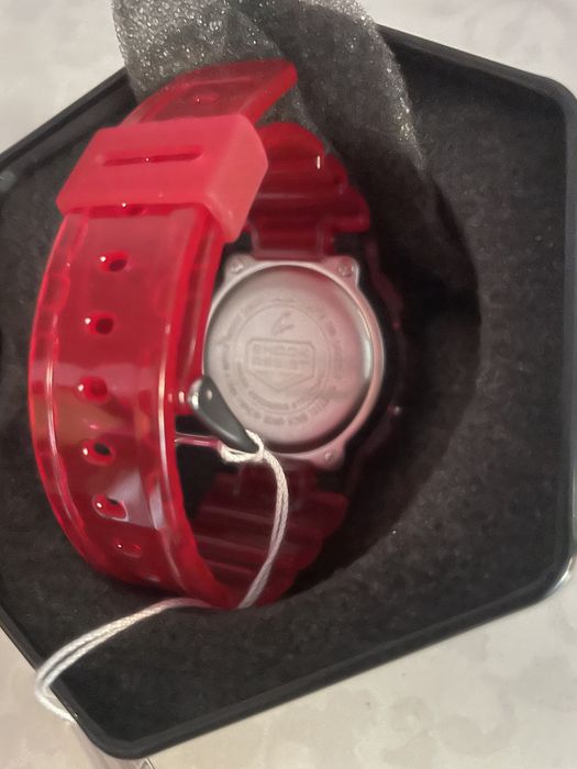 casio czerwony G-SHOCK edycja limitowana DW-5600SB-4ER