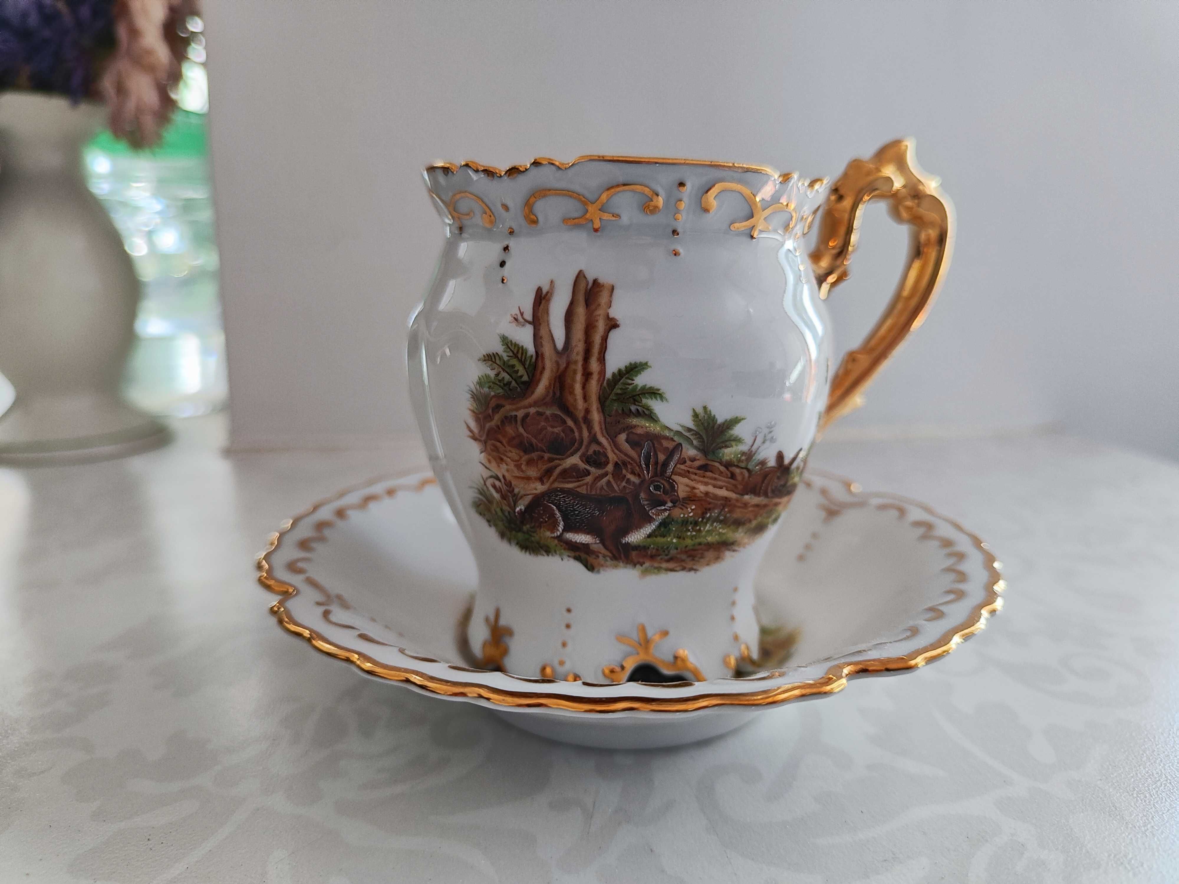 Piękna porcelanowa filiżanka sygnowana Carlasbad Czechy z zającem