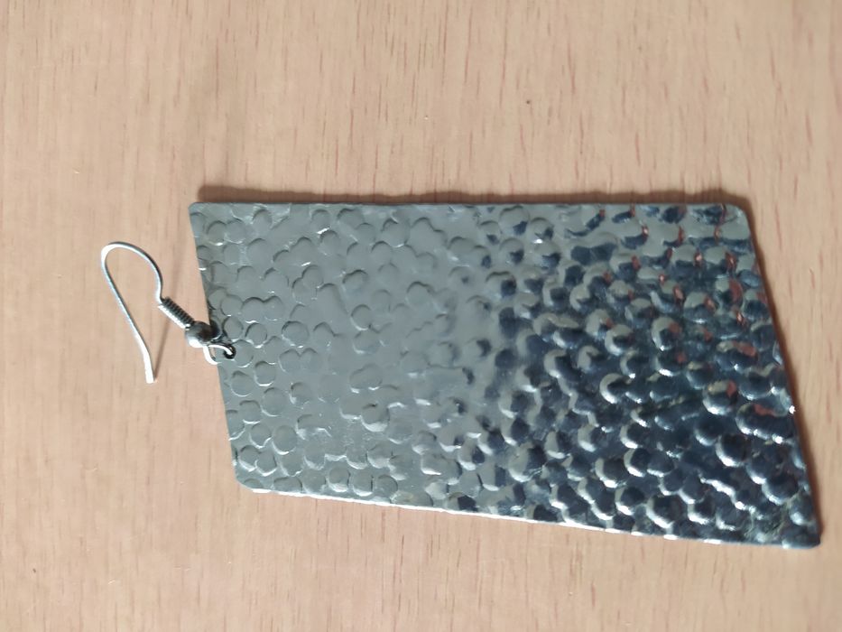 Brinco solitário rectangular prateado