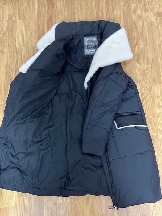 Зимовий пуховик.