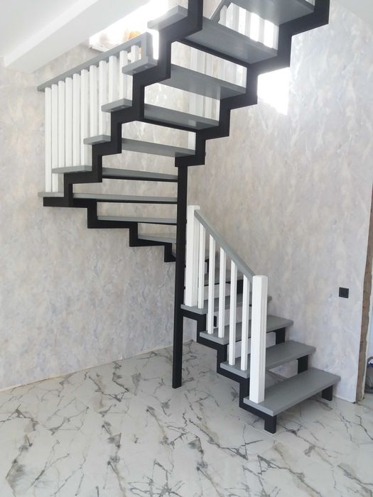 Сходи з дерева на любий смак