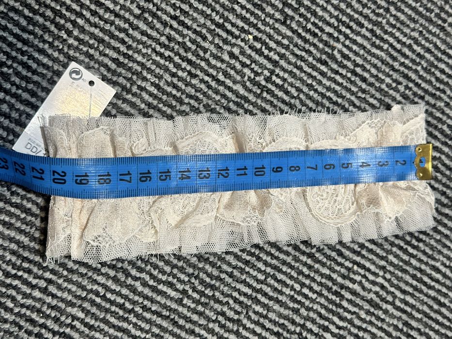 Весільна підвʼзка для нареченної на ногу бежевого кольору Next