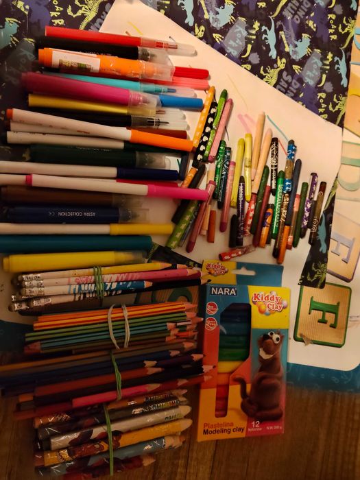 Zestaw plastyczny rysunkowy kredki mazaki plastelina Bic Bambino