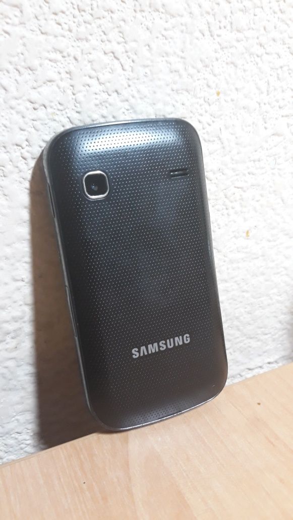 Телефон Samsung Galaxy Gio