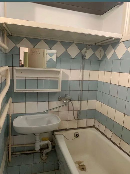 Продам двокімнатну квартиру центр Вишневого