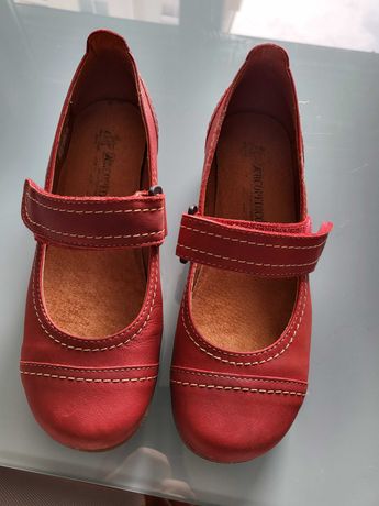 Vendo sapatos de senhora da Marca Arcopédico