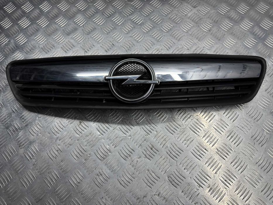Решетка радиатора   Opel Meriva A рестайлинг 13207140