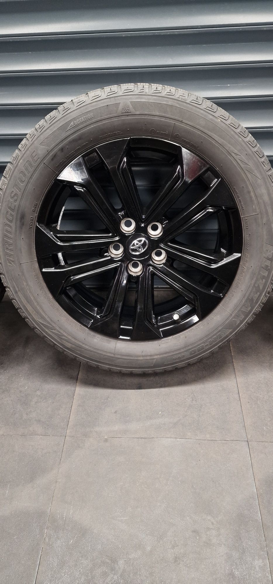 Koła  Toyota RAV4 HYBRID 225/60 R18 Cali