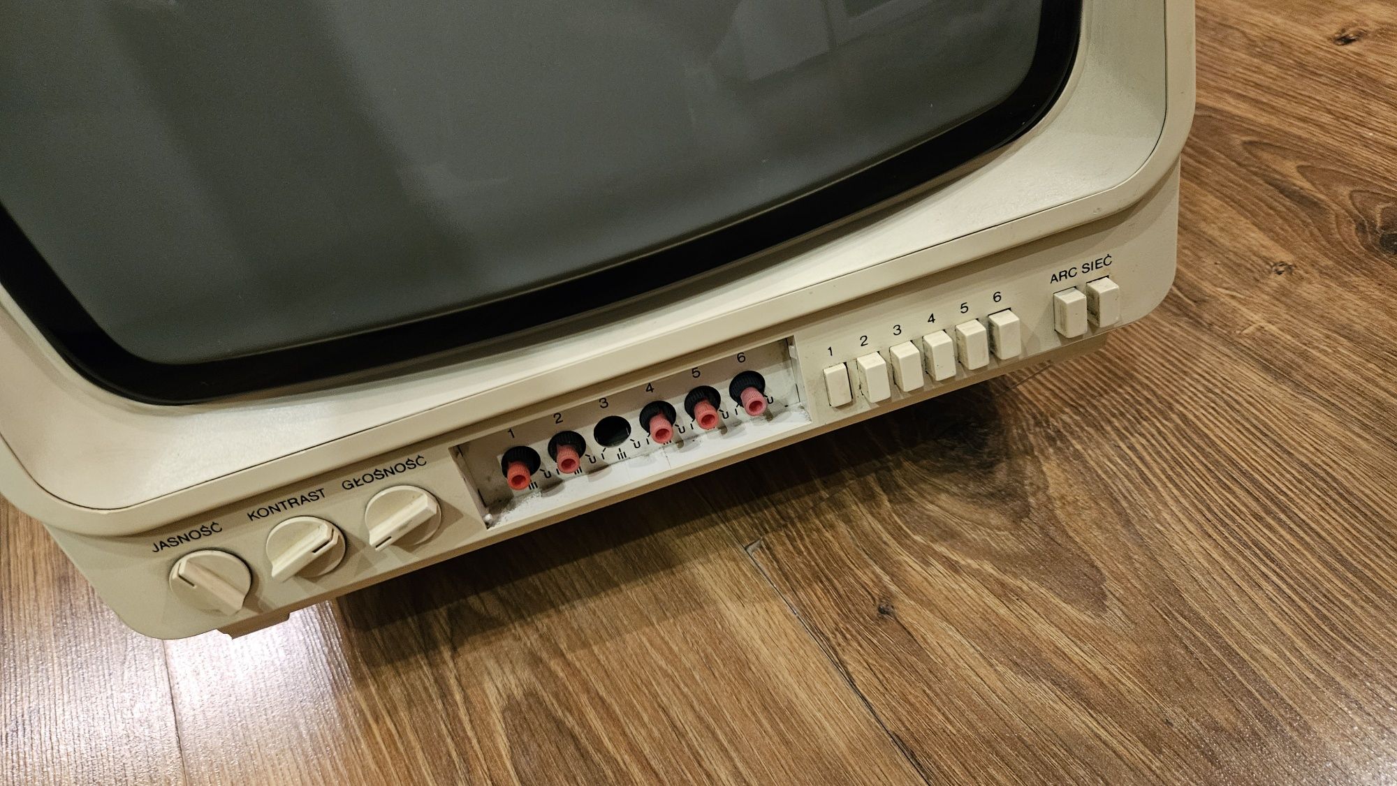 Telewizorek czarno-biały marki Unitra Biazet