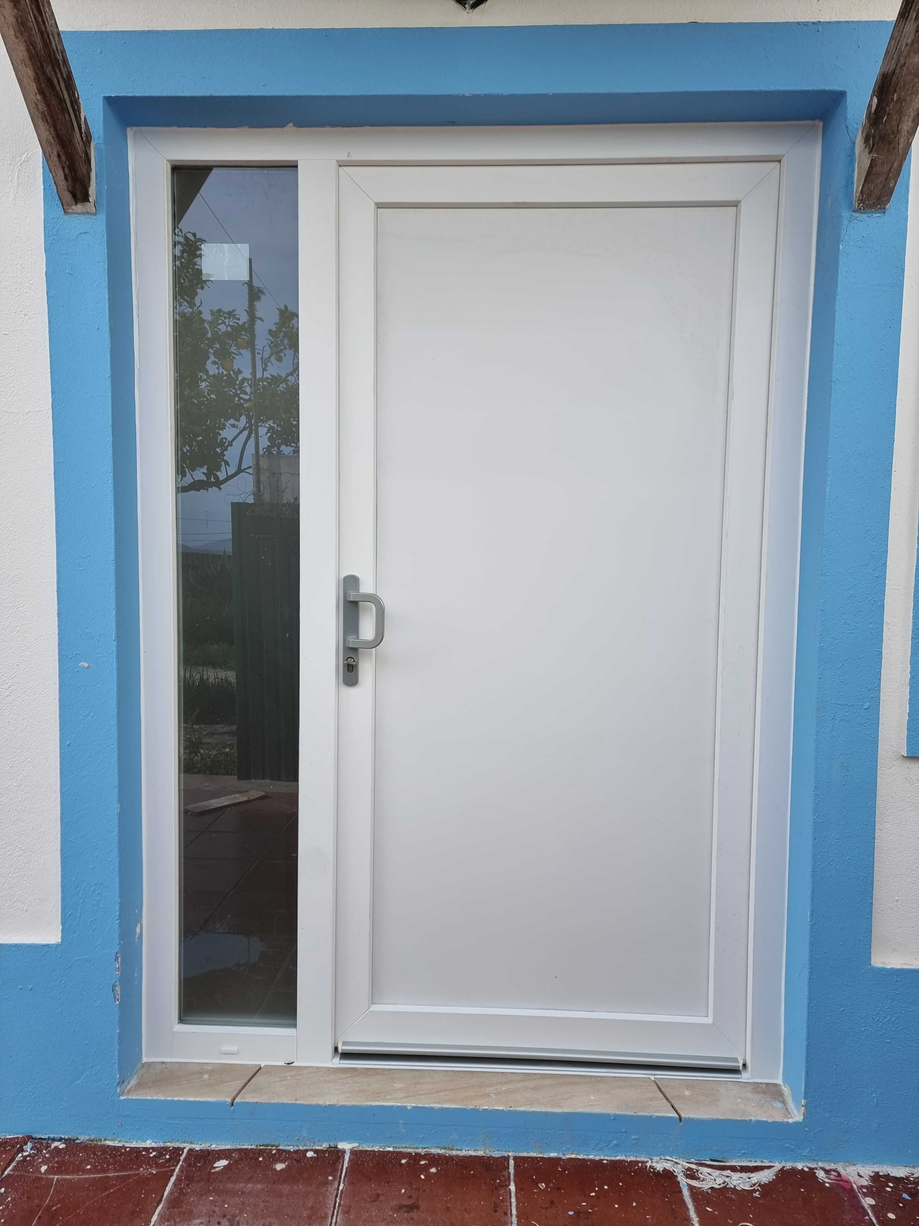 Janelas e portas em PVC, estores, Marquises, portadas em alumínio
