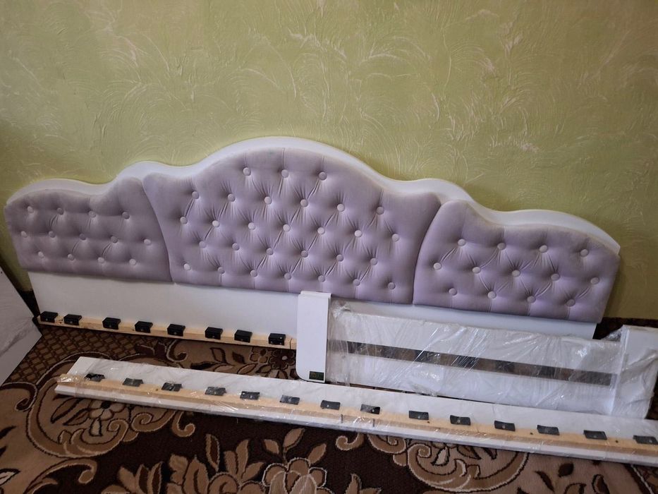 Кровать детская с качественным матрасом в отличном состояние