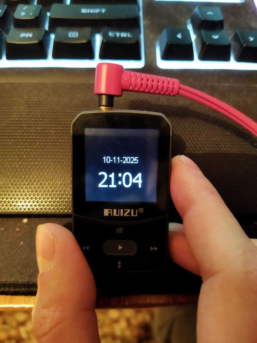 MP3 Bluetooth плеер Ruizu x52 (16GB+MicroSD slot) + наушники.