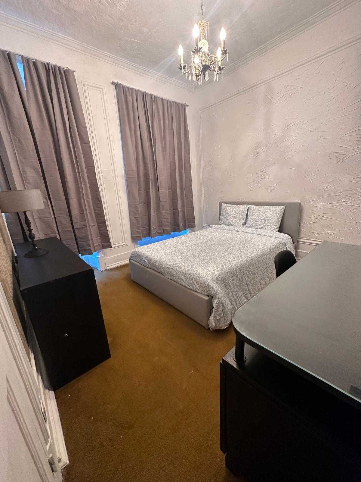 Quartos Casal amplos e luminosos em Saldanha  - ENTRADA IMEDIATA