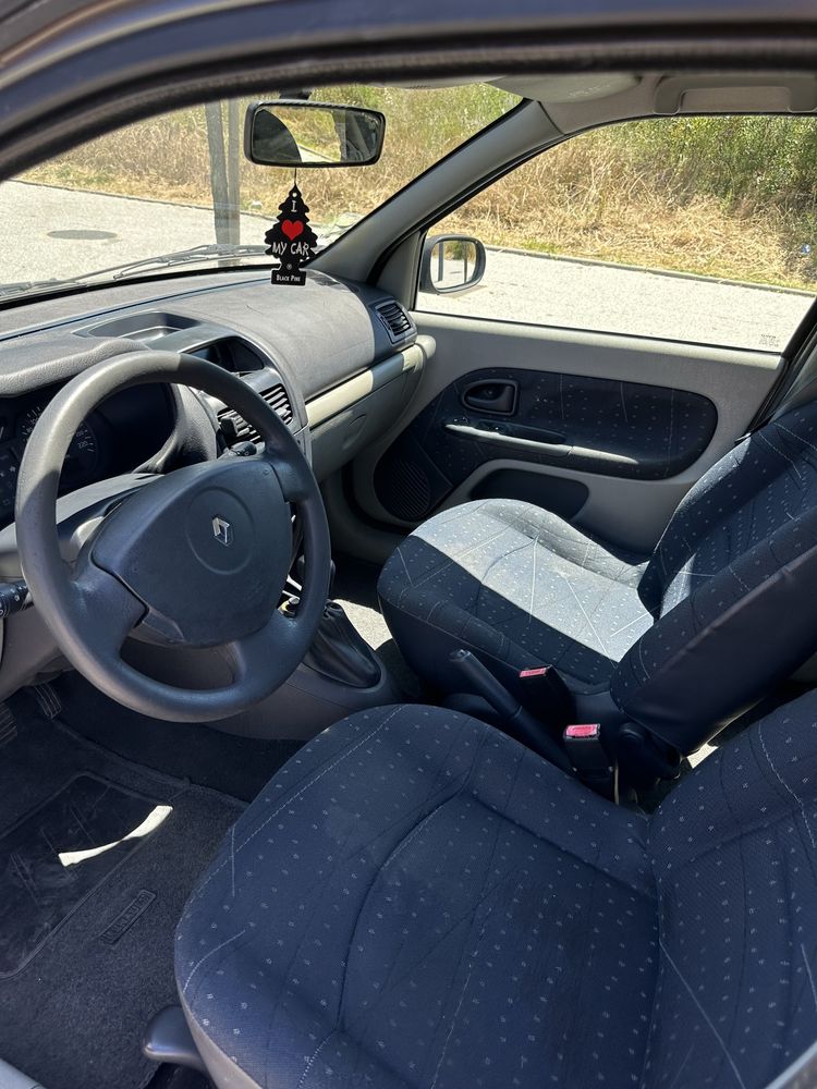 Renault Clio II 1.2 16V - 2003 | Ar Condicionado | Mecânica Revista