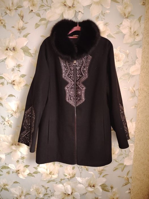 Пальто кашемир осень зима с натуральним мехом песца и вышивкой 50-52р