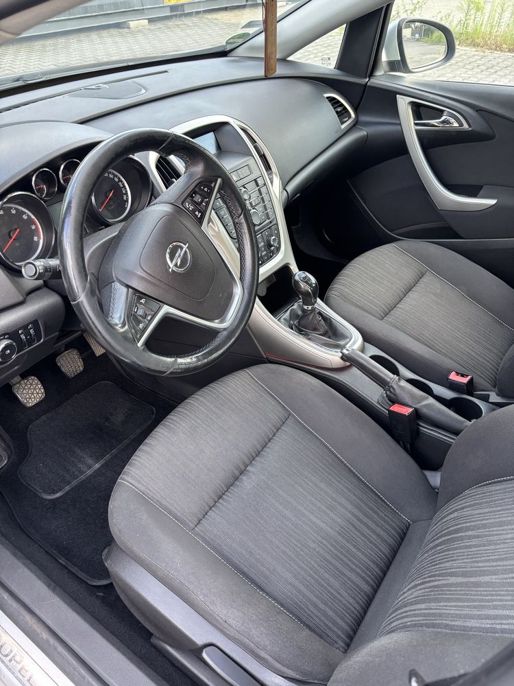 Opel Astra J Sports Tour