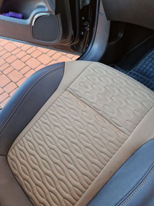 Pranie tapicerki samochodowej /Kompleksowe sprzątanie wnętrza auta