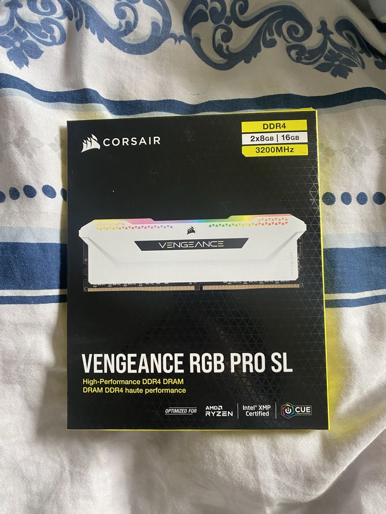 Pamięć RAM Corsair Vengeance RGB Biały 16GB (2 x 8GB)