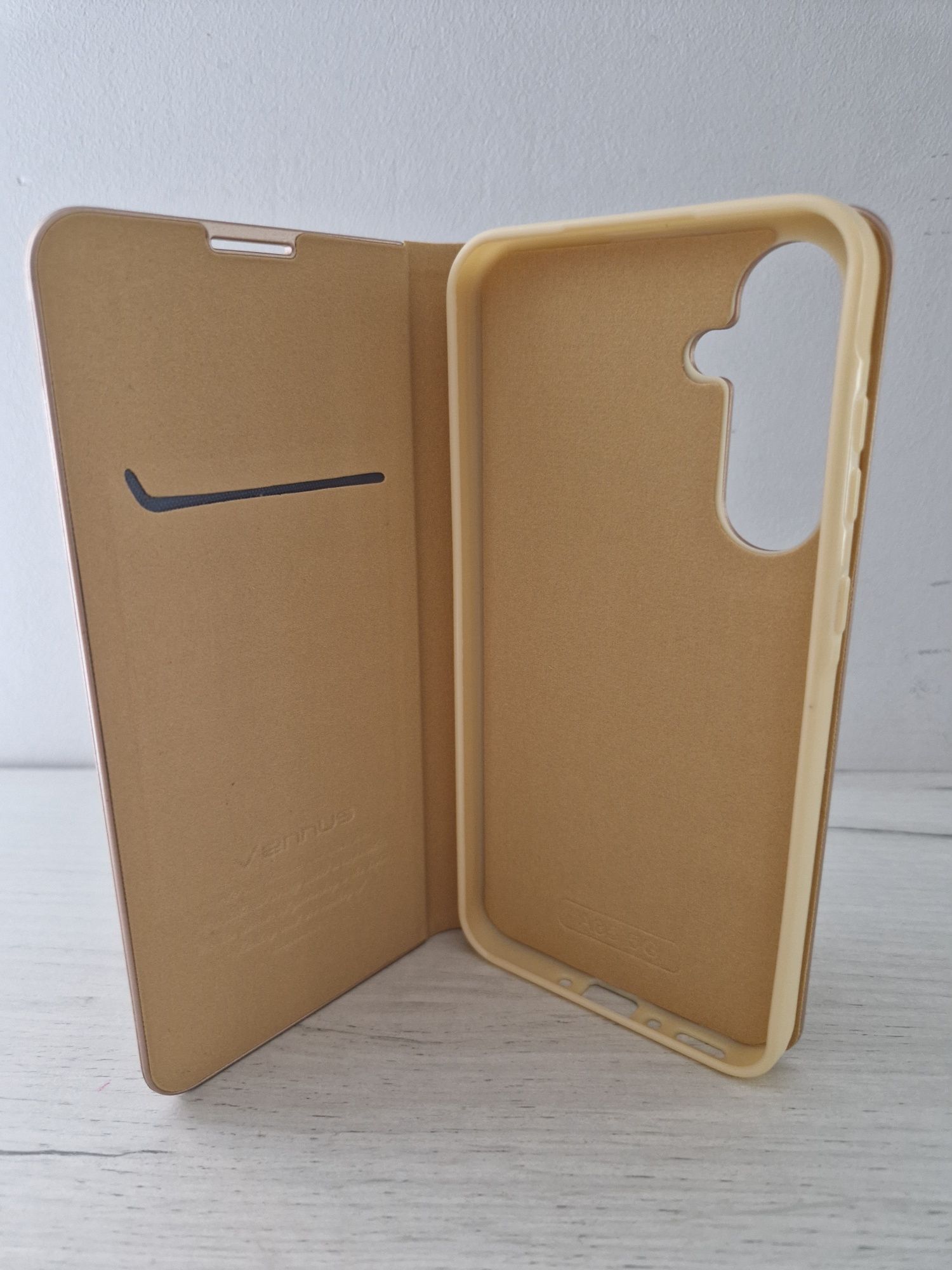 Kabura Vennus Book z ramką do Samsung Galaxy A35 5G złota