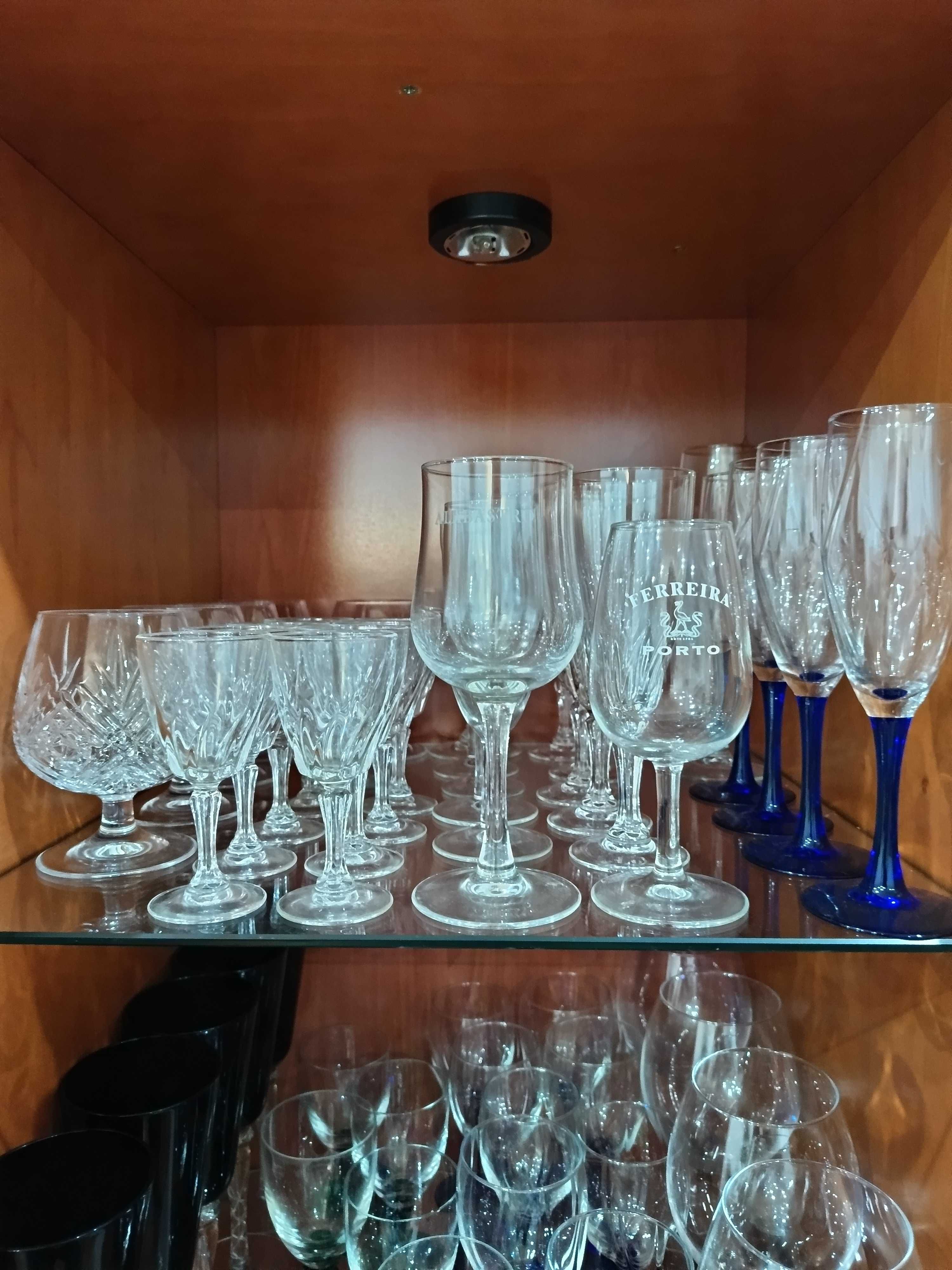 Louceiro e Vitrine em Cerejeira