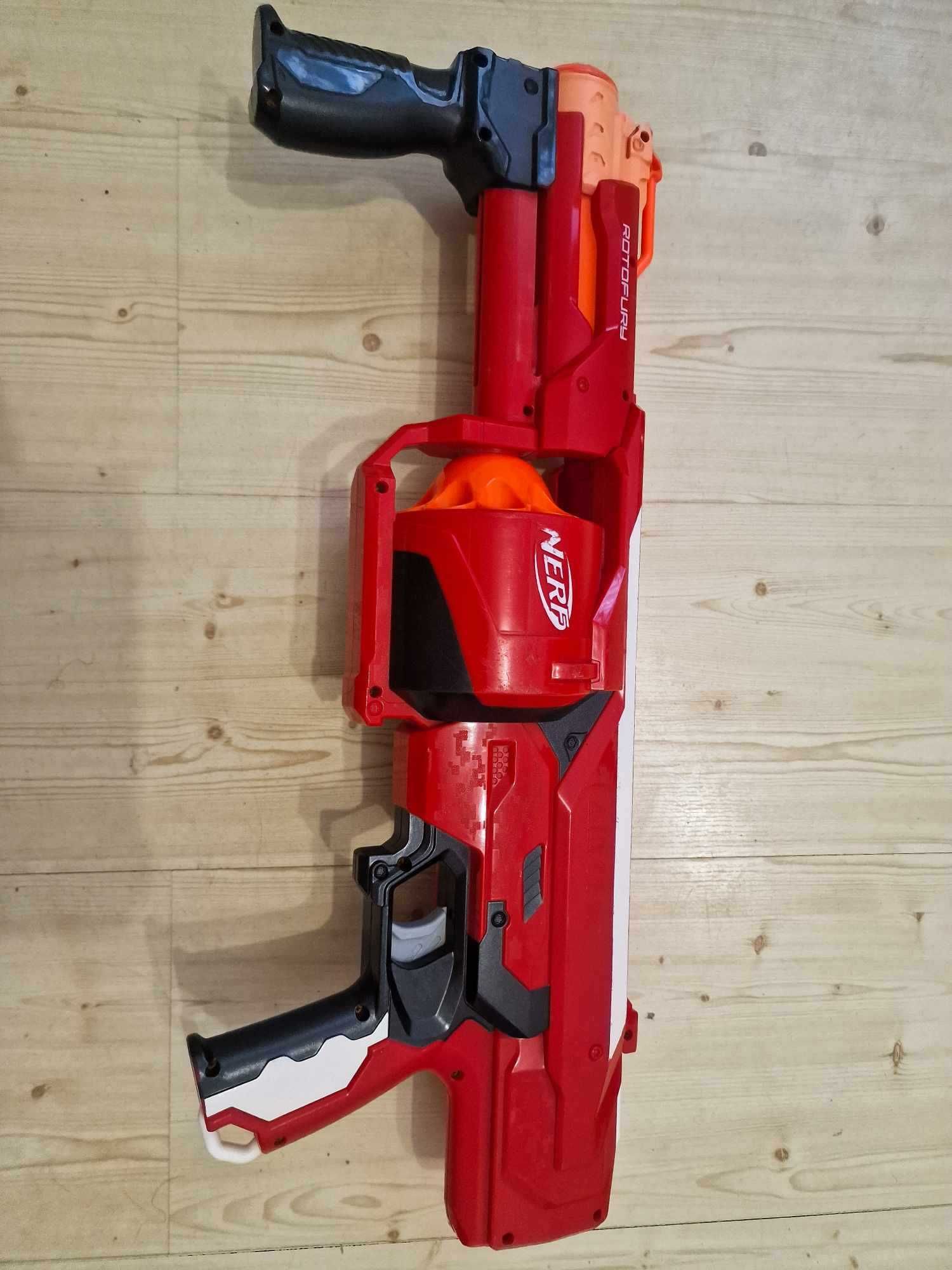 Mega Nerf Rotofury Świetny do zabawy z przyjaciółmi  oraz samemu