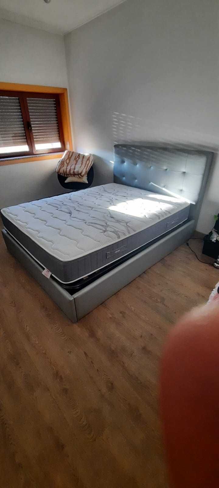 Cama Cinzenta com Colchão