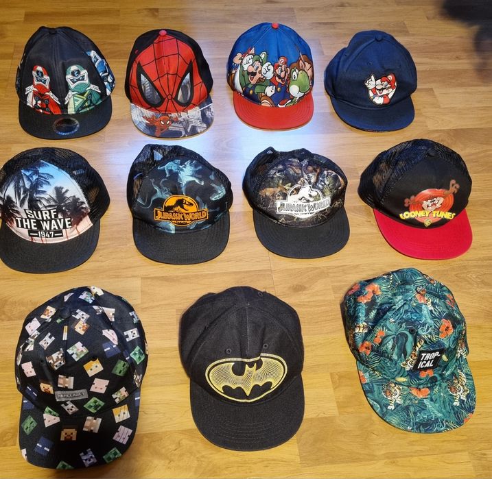 Czapki z daszkiem dziecięce h&m, sinsay, reserved