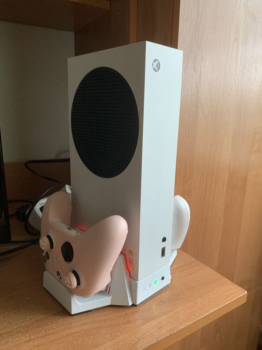 Xbox Series S (2 геймпади з чохлами,зарядна станція,кейс,118 ігор)