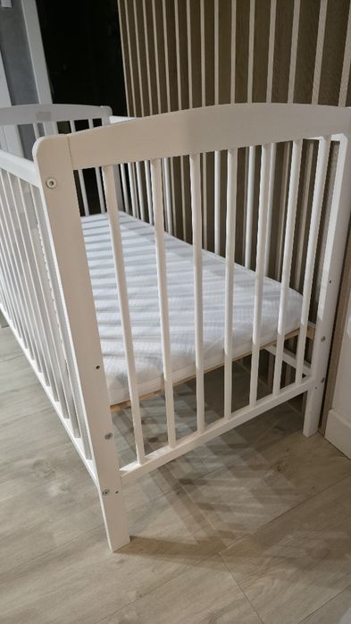 Łóżeczko niemowlęca drewniane białe 120x60 z materacem