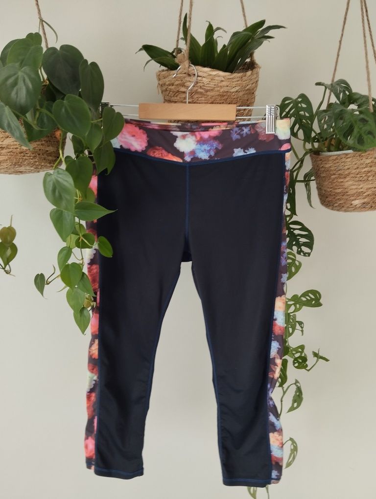 Legginsy sportowe, treningowe, do biegania 3/4 czarne, w kwiaty r. L 4