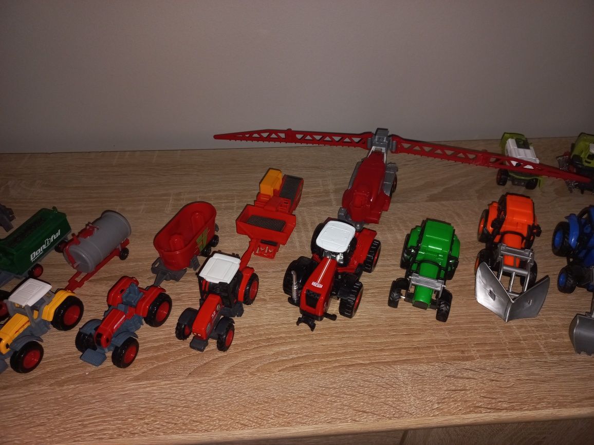 Miniaturki Traktorów z maszynami (16 elementów)