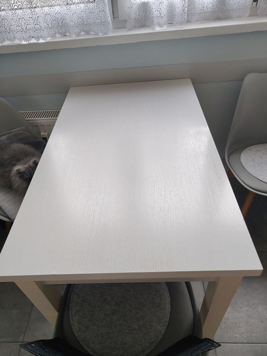 Oddam za darmo osobie ktora być może potrzebuje stół oraz 3 krzesła Dł