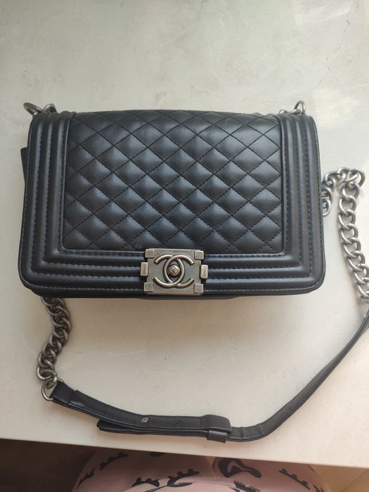 Torebka Chanel na łańcuszku