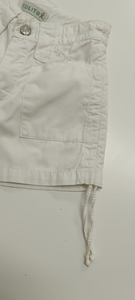 Calções brancos para menina , usados. Para 3/4 anos