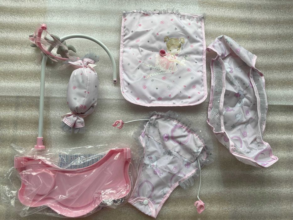 Urocze łóżeczko kojec marki DeCuevas Toys dla lalek do 42 cm–brak elem