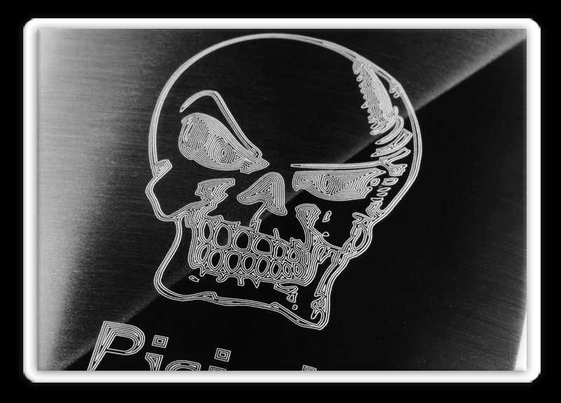 piersiówka połówkowa z grawerem w opakowaniu 9 oz