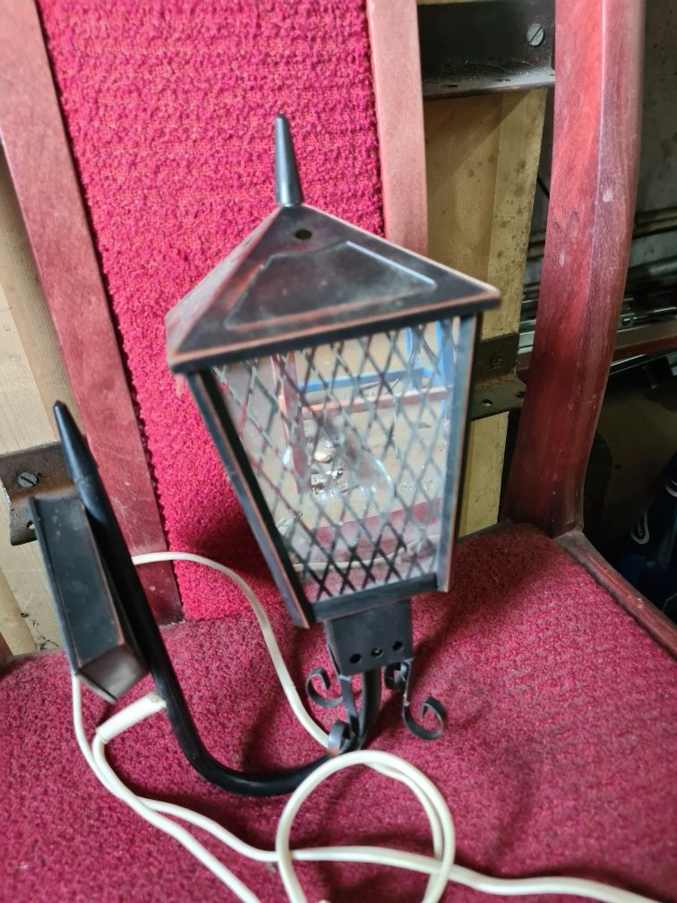 Kinkiet lampka lampa widoczna na załączonych zdjęciach