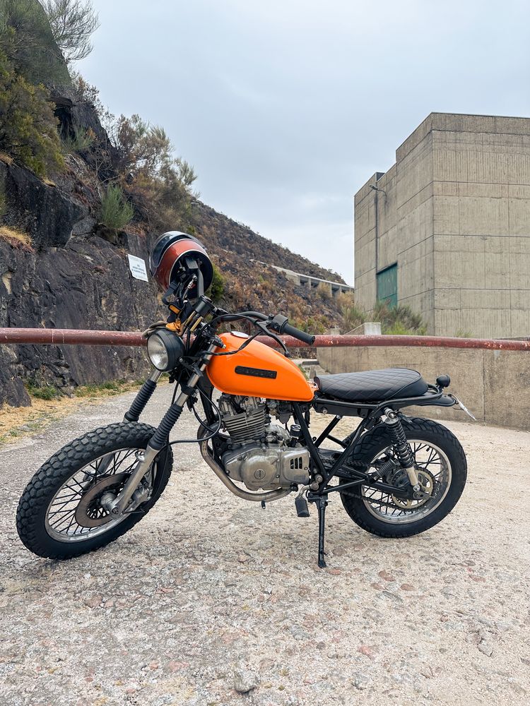 Suzuki GN 250.