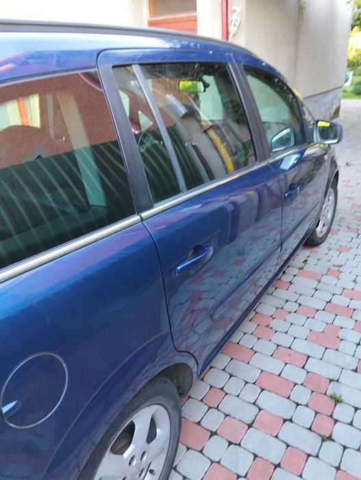 Опель зафіра 2010