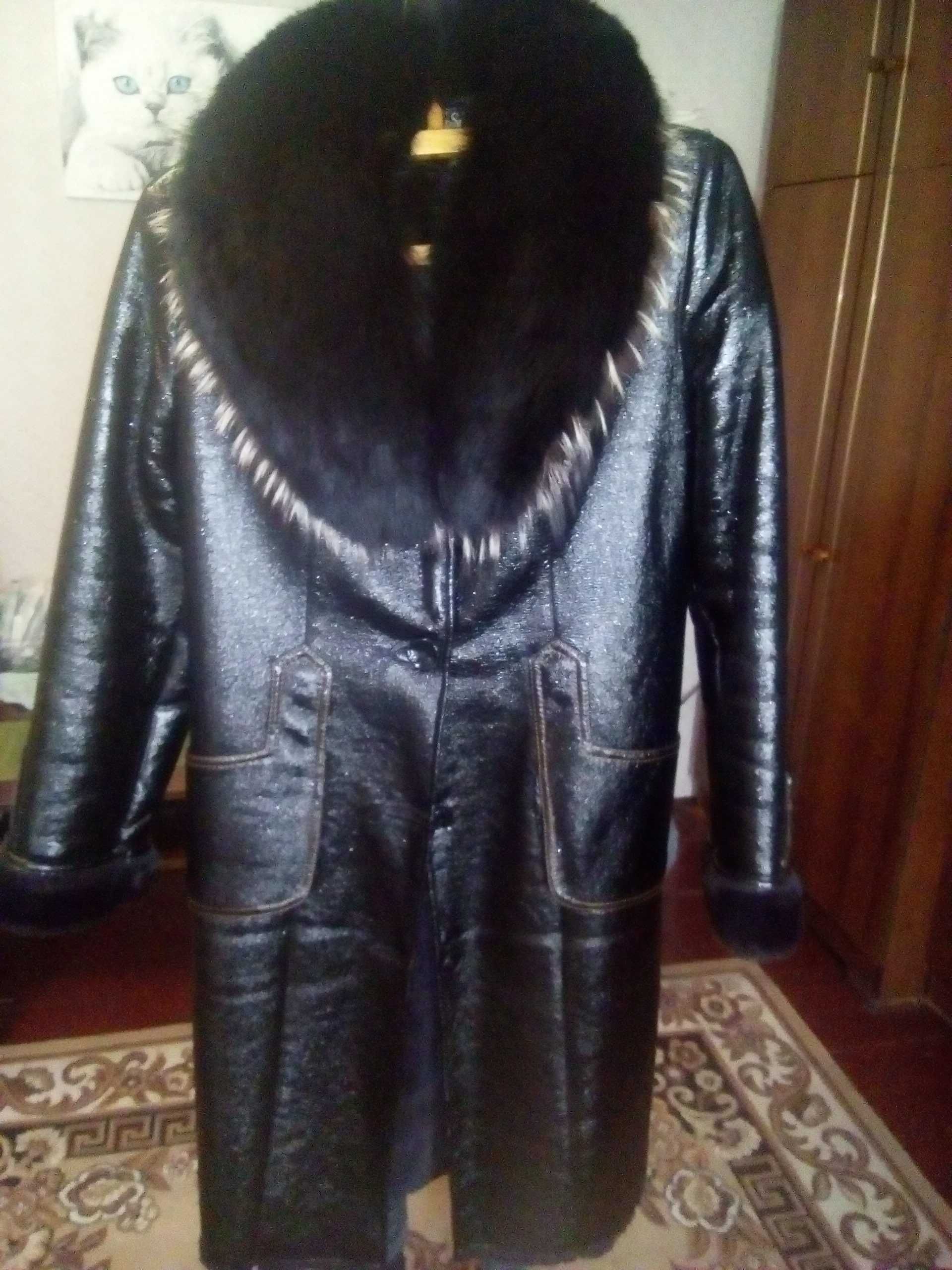 пальто зимнее  с натуральным воротником