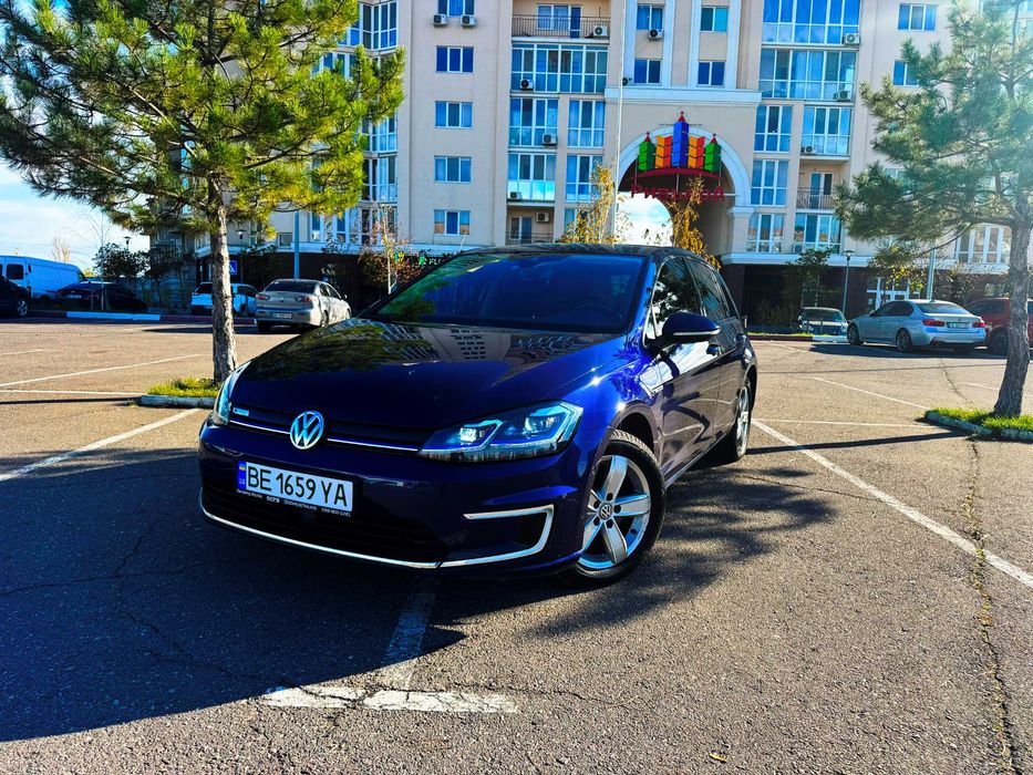 Продам Volkswagen e-Golf 2018
