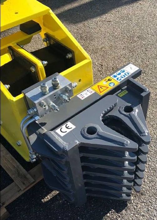 Wibromłot do wbijania pali do koparki, koparko ładowarki GHEDINI.Kafar