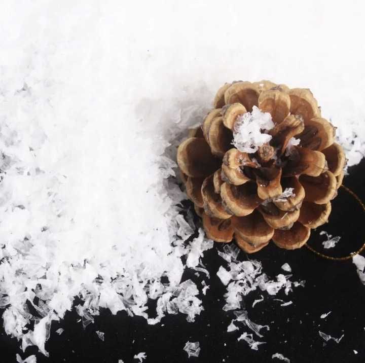 Sztuczny śnieg w proszku 1 L sypki drobny do dekoracji światecznych