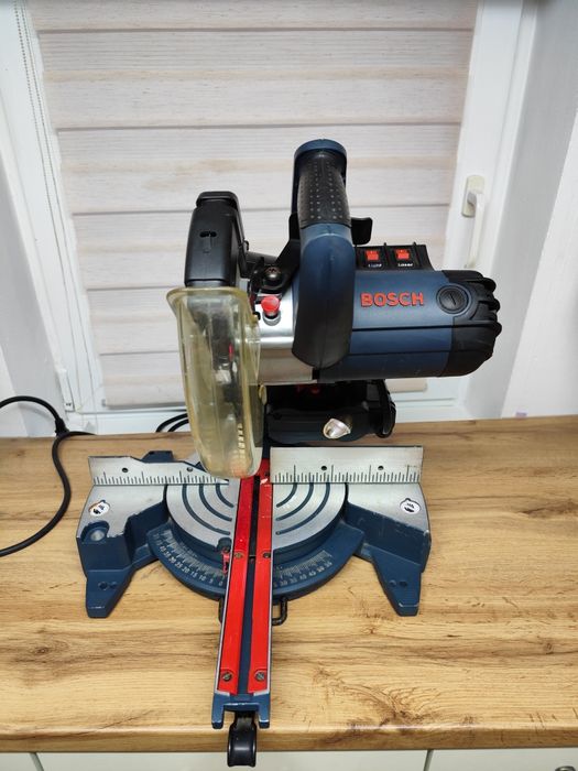 Торцювальна , торцовочна пила , торцовка Bosch Professional