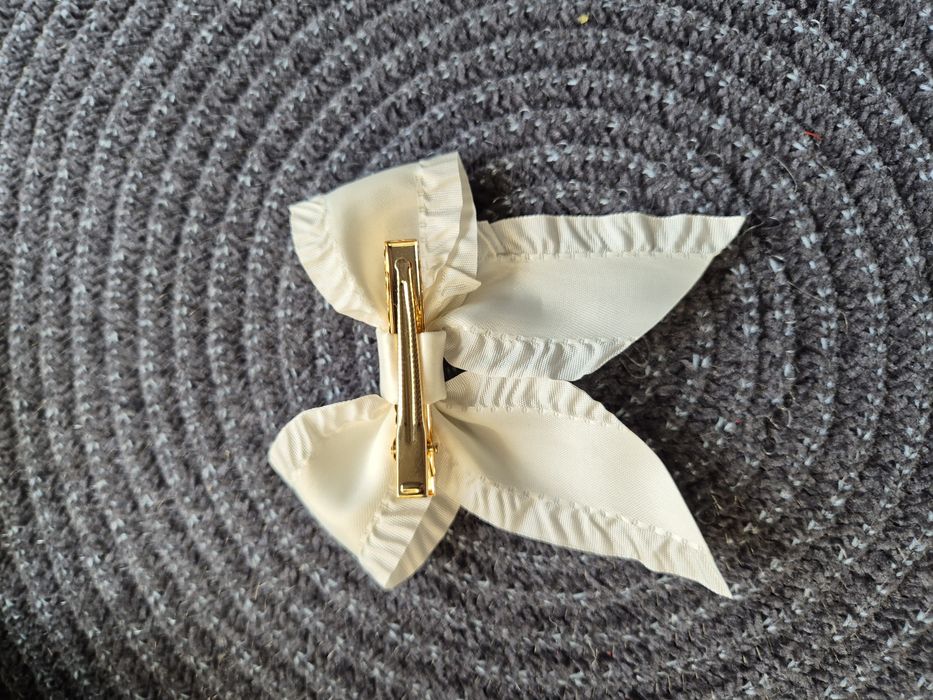 Śliczna spinka do włosów _ Kokardka ecru handmade