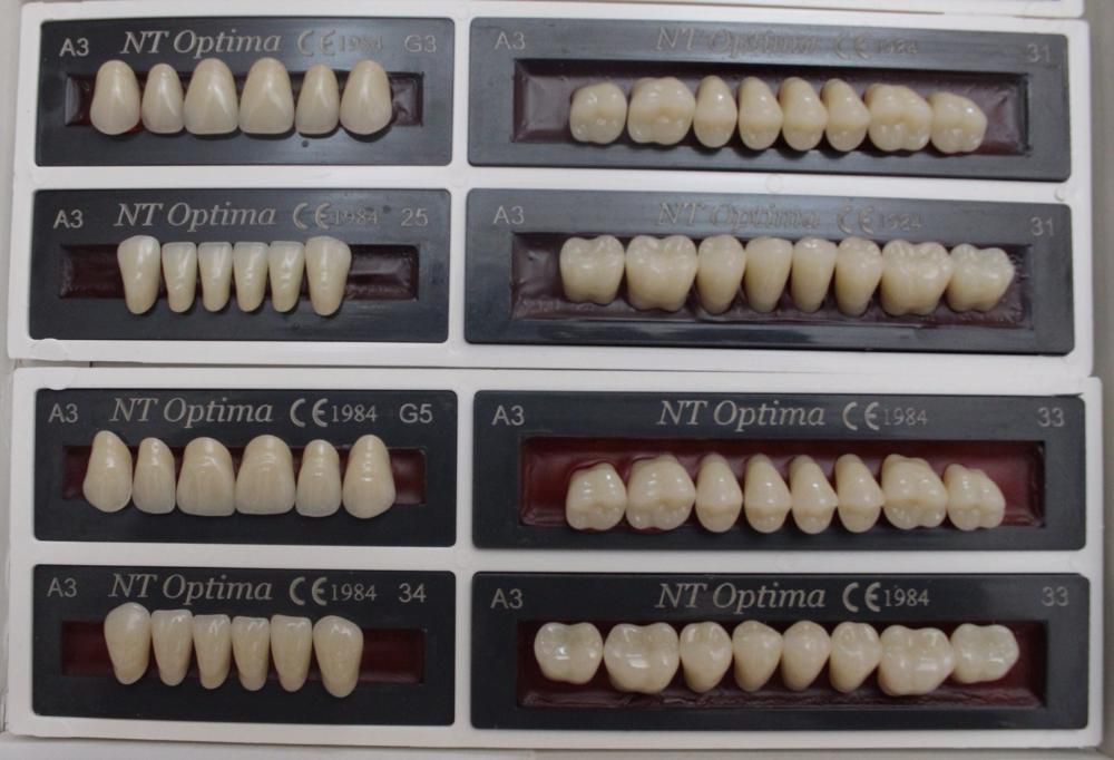 Dentes em acrílico para próteses dentárias