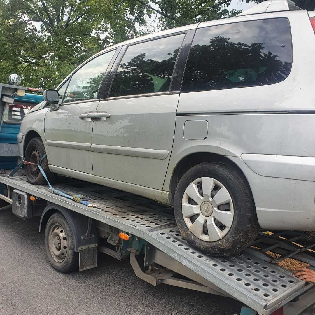 Citroen C8 kolor srebrny 2.0 diesel parctroniki przeznaczony na części